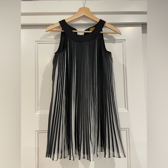 Nicole Miller -youth size M - Picture 1 of 3